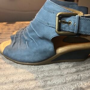 New Earth Leather Coriander Moroccan Blue  Suede Wedge Ankle Strap Sandal Size 9